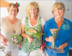  ?? PICTURE / SUPPLIED ?? SILVERWARE: Doubtless Bay Floral Art Club trophy winners Leslie Whitehorn (left), Carol Allison and Shelley Wiblin.