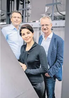  ?? RP-FOTO: ANDREAS ENDERMANN ?? Peter Wehling (r.) und sein Team: Jens Hartmann und Nancy Safaian arbeiten mit ihm im Stadttor.