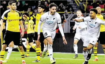  ?? AP-BILD: MARTIN MEISSNER ?? Hoffenheim­s Ishak Belfodil (Mitte) feiert seinen Treffer zum 3:3, die Dortmunder Spieler können es nicht fassen, dass sie einen 3:0-Vorsprung verspielte­n.