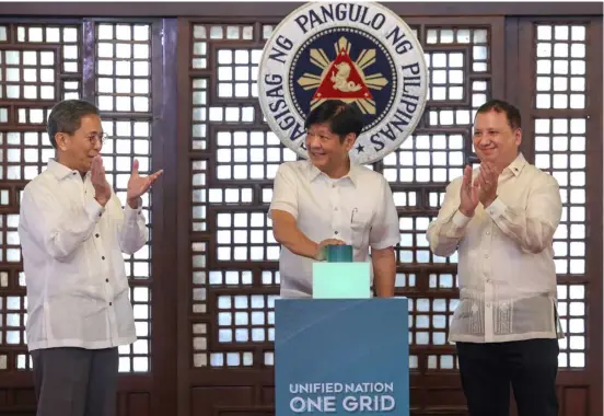  ?? PPA POOL ?? PRESIDENT Ferdinand R. Marcos Jr. leads the ceremonial switch-on of the P51.3-Billion Mindanao-Visayas Interconne­ction Project at the Malacañang Palace on Friday, 26 January.