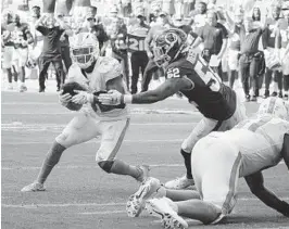  ?? JOE CAVARETTA/SUN SENTINEL ?? Dolphins running back Kenyan Drake can’t hold onto a pass on a two-point conversion attempt at the end of the fourth quarter against the Redskins on Sunday.