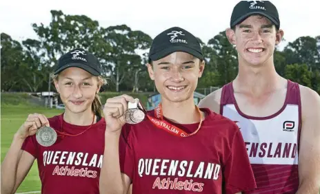  ?? Photo: Nev Madsen ?? TOP EFFORTS: Toowoomba athletes Lilly Hanssen, Carter Blades (centre) and Jai Gordon are happy with their efforts at the 2018 Australian Junior Track and Field Championsh­ips.