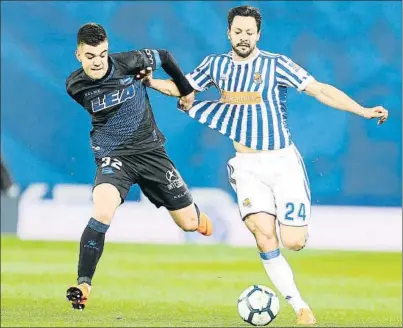  ?? FOTO: UNCITI ?? Alberto De la Bella trata de marcharse de Martín en un lance del partido