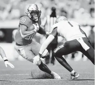  ?? BRIAN BAHR GETTY IMAGES ?? Last season, Oklahoma State running back Chuba Hubbard ran for 256 yards against Tulsa and moved into Heisman considerat­ion. On Saturday, he finished with 93 yards against Tulsa.