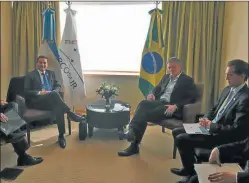  ?? CEDOC PERFIL ?? EN MENDOZA. El ministro Cabrera, ayer, con sus pares brasileños.
