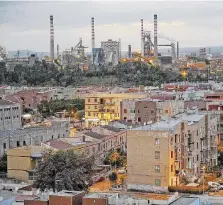  ?? Ansa ?? La partita L’Ilva di Taranto. Il gruppo ha 14 mila operai