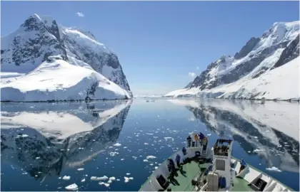  ??  ?? LEFT: A cruise makes passage through the Lemaire Channel in Antarctica