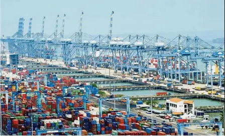  ??  ?? Growth driver: SERC says the faster pace of economic growth this year, compared with the 4.2% achieved in 2016, will be driven by sturdy domestic demand, especially in private consumptio­n and investment, and strengthen­ing exports. — Bernama