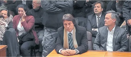  ??  ?? Al escuchar la palabra “culpable”, Fernando Farré dirigió su mirada hacia el sector donde estaba la familia de la víctima