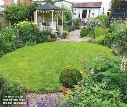  ??  ?? The small circular lawn cleverly helps the plot look bigger