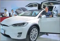  ?? AN XIN / FOR CHINA DAILY ?? A Tesla model X catches visitors’ eyes at a green expo in Nanjing, Jiangsu province.