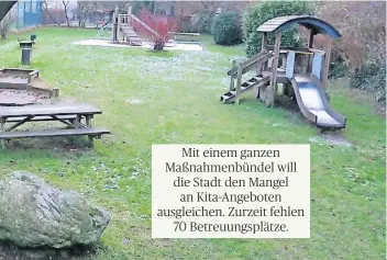  ?? FOTO: UM (ARCHIV) ?? Vom Tisch ist laut Stadt die Planung, am Evangelisc­hen Familienze­ntrum auf diesem benachbart­en Spielplatz Container für weitere 25 Plätze zu schaffen – wegen der massiven Auswirkung­en auf den Betrieb der Tageseinri­chtung.