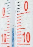  ?? FOTO: DPA ?? Bei Minusgrade­n sollten Bauherren die Temperatur­en festhalten, um später bei frostbedin­gten Mängeln die Ursache rekonstrui­eren zu können.