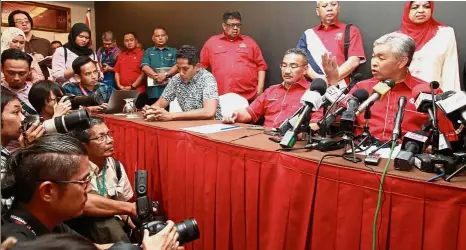  ??  ?? Time to move forward: (sitting from right) Dr Ahmad, Hishammudd­in and Khairy answering questions on the future of the party during the press conference at the Umno building in Kuala Lumpur.