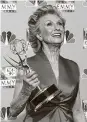  ?? Reed Saxon / Associated Press ?? Cloris Leachman shows off her Emmy for her role in “Malcom in the Middle” in 2002.