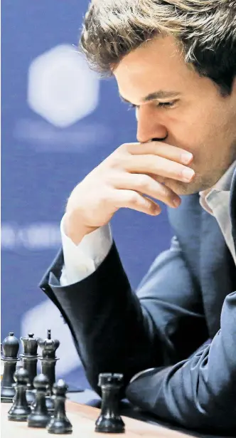  ?? Foto: APA/AFP/Munoz ?? Carlsen gilt am Schachbret­t als Improvisat­ionskünstl­er. Diese Fähigkeit verhalf dem Norweger auch zum WM-Erfolg gegen den Russen Sergej Karjakin.