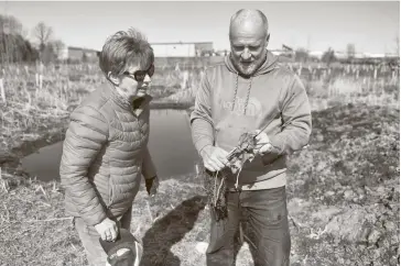  ?? Leah Gerber ?? Trees for Woolwich’s Inga Rinne and Mark Schwarz at the Elmira Nature Reserve.