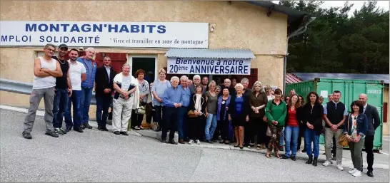  ??  ?? Ces locaux d’une ancienne colonie de vacances accueillen­t aujourd’hui les divers ateliers de Montagn’habits.