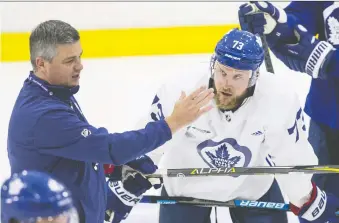  ?? CRAIG ROBERTSON ?? Leafs forward Kyle Clifford, seen here with coach Sheldon Keefe at left, says the team’s qualifying round opponent, the Columbus Blue Jackets, is one of the hardest working teams in the NHL.
