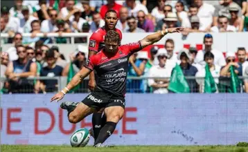  ?? (Photos Dominique Leriche et P. Bl.) ?? La blessure de Leigh Halfpenny n’est plus qu’un très mauvais souvenir. Le Gallois a retrouvé la plénitude de ses moyens et ça se voit sur le terrain.