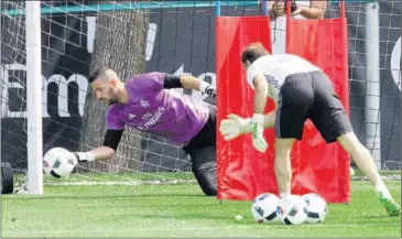  ??  ?? BAJO EL MÉTODO LLOPIS. Casilla trabaja estos días en Montreal con vistas a la cita de Noruega.