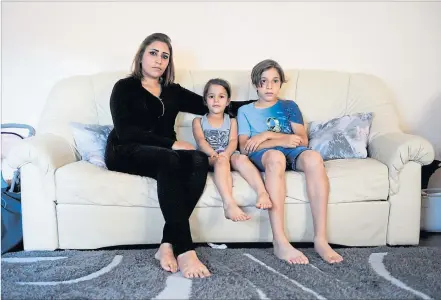  ?? [ Clemens Fabry] ?? Nahed Alaskar ist heute alleinerzi­ehende Mutter und lebt mit ihren Kindern, Tala und Zaid, in Wiener Neustadt.
