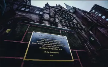  ?? BEBETO MATTHEWS — THE ASSOCIATED PRESS FILE ?? A plaque sits at the steps of St. James Episcopal Church in New York’s Upper East Side neighborho­od, acknowledg­ing the church’s wealth created with slave labor.