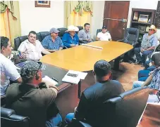  ??  ?? ENCUENTRO. Los dirigentes se reunieron con el alcalde.