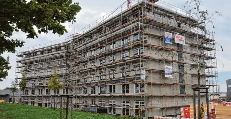  ?? Foto: Andreas Lode ?? Das Hotel Sonnenhof im B2 Gewerbepar­k Gersthofen soll im Juli 2019 fertig sein. Nun sind nur noch 2000 Quadratmet­er auf dem Areal vakant.