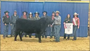  ?? SUBMITTED PHOTO ?? From left: Jamie Ehret, Monty Ehret, judge Duncan Fleming, Stampede queen Brittney Chomistek, Stampede princess Keylee Dolgopol, Keith Traxel, Ryan French, Kody Traxel, Jaslyn Johnson, Miss Rodeo Canada Ali Mullin. Traxel was the big winner at the...