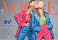  ?? FOTO: CHRIS COLLS/DPA ?? Model und TV-Moderatori­n Heidi Klum (li.) ist mit ihrer Tochter Leni auf dem Cover der Januar-/Februar-Ausgabe der deutschen „Vogue“zu sehen.