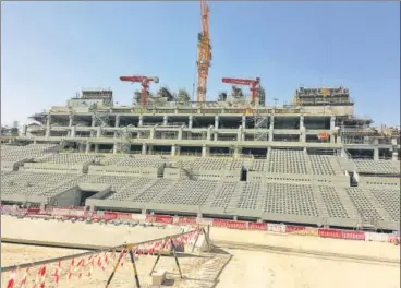  ?? HT PHOTO ?? The Lusail Stadium under constructi­on (above) and an illustrati­ve design of how the stadium will look on completion (left).