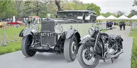  ??  ?? Joyas. Un Delage D8 (1932) y una BMW R17 (1936), ganadores en 2019.