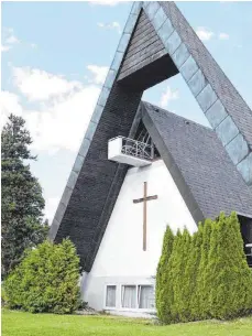  ?? FOTO: AL ?? Die evangelisc­he Kirche Denkingen wurde vor 50 Jahren gebaut.