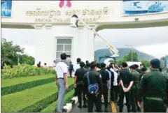  ?? FRESH NEWS ?? Officials yesterday change the sign of the Thansur Bokor Highland Resort after Prime Minister Hun Sen unilateral­ly rejected a name change after social media outcry.