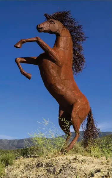  ??  ?? BALLOONING OVER THE VINEYARDS in Temecula Valley, opposite; renowned sculptor Ricardo Breceda’s metal horse rears on a hilltop near Temecula, below.