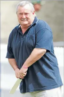  ?? Photo: PATRICK HAMILTON/FAIRFAX ?? Bat man: Jock Edwards, pictured in 2010 at Saxton Oval, traditiona­lly wielded more willow than this.