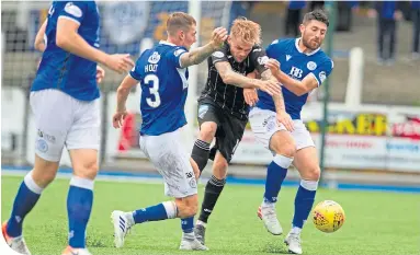  ??  ?? Dunfermlin­e’s Andy Ryan is sandwiched
