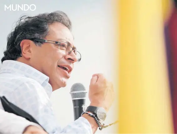  ??  ?? ► Gustavo Petro, candidato a la Presidenci­a colombiana por el movimiento Colombia Humana, habla durante un acto de campaña el sábado, en Cali.