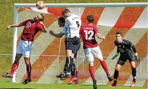  ?? Foto: Georg Fischer ?? Wertingens Reserve setzt seine Siegesseri­e fort und bleibt auch gegen Bäumenheim ungeschlag­en.