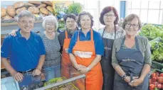  ?? FOTOS: WS ?? Das Verkaufste­am am Nachmittag: Norbert Kaiser, Hermine Bär, Laura Filker, Margarete Pscheidl, Waltraud Breuer und Stefanie Bonikowski.