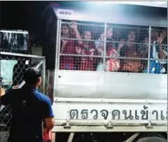  ?? SAHIBA CHAWDHARY ?? A truck of Cambodian migrant workers deported by Thai authoritie­s arrives at the Poipet border crossing last month.