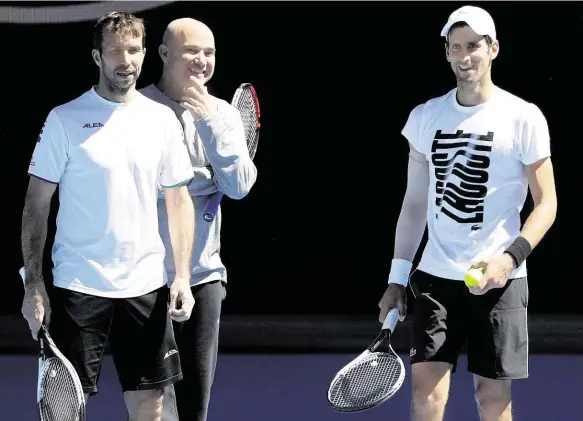  ?? Foto: ČTK ?? Na cestě vzhůru Novak Djokovič (vpravo) chce být zase nejlepší na světě a k tomu mu mají dopomoci Radek Štěpánek (vlevo) a Andre Agassi.