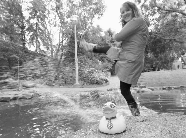  ?? JOHN LUCAS/ EDMONTON JOURNAL ?? Don’t leave daily activity to chance — plan it into your child’s day, says Rhiannon Prince, an exercise specialist with the Pediatric Centre for Weight and Health, seen here splashing at Beaver Hills Park.