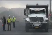  ?? THE ASSOCIATED PRESS ?? The dump truck pulled from the Hudson River after it crashed into the water on Wednesday.