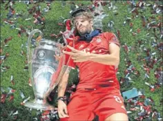  ??  ?? Javi Martínez, en Lisboa como campeón de la última Champions.