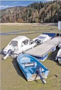  ?? ACCUWEATHE­R/KEY ?? Die Vorhersage des US-Wetterdien­stes Accu Weather prognostiz­iert für Europa einen heissen Sommer mit grosser Waldbrandg­efahr. Rechts der Lac des Brenets 2018.