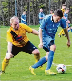  ?? Foto: Dieter Mack ?? Auch das schwere Verfolgerd­uell in Hausen gewannen die Reimlinger (rechts Markus Sauer). Jetzt geht es gegen Hainsfarth um die Meistersch­aft.