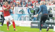  ?? FOTO: HERBERT RUDEL/IMAGO ?? Bloß nicht nachlassen: Kapitän Christian Günter (li.) und Trainer Christian Streich können mit dem SC Freiburg Historisch­es erreichen.