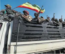  ??  ?? Milizen in Äthiopien. Ob der Konflikt vorbei ist, ist ungewiss.